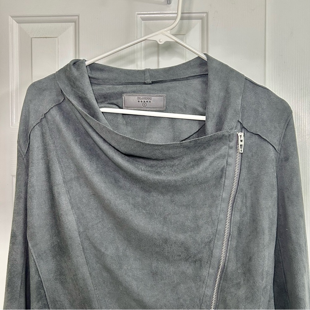 BlankNYC Gray Asymmetrical Zip Drape Front Faux Suede Jacket Size Small - Picture 2 of 13